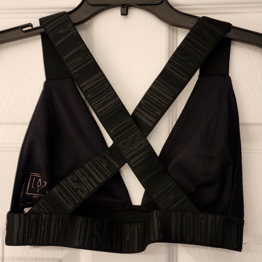 LIME & VINE - Harley Deep V-neck Sports bra In Black Size Small - Picture 4 of 10
